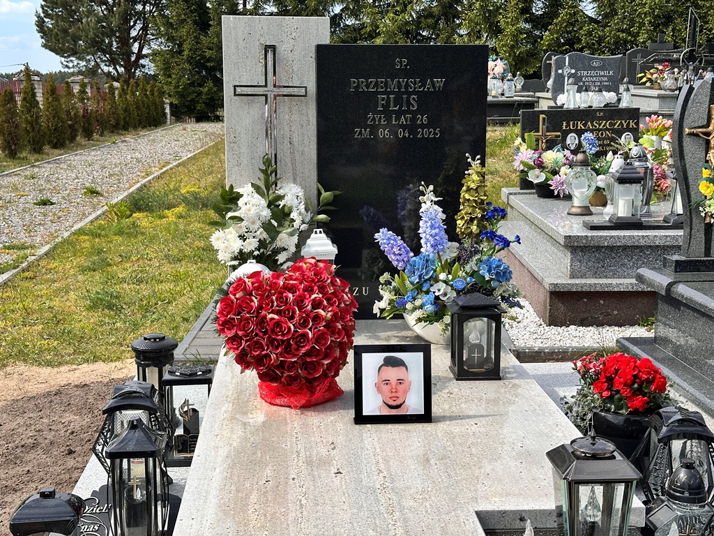 Grób Przemysław Flis